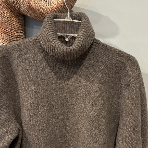 SOLD. DO NOT BUY Dark Brown Turtleneck Sweater 100% Cashmere cropped - Picture 2 of 6